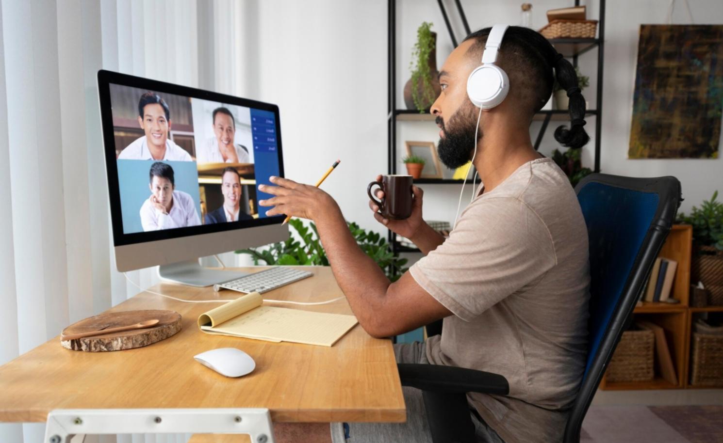 Workspace moderne avec analyses financières et ordinateur portable